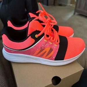 Women’s size 11 under armour shoes